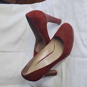 #13 Franco Sarto Rust suede size 9 pump with patent leather heel.
